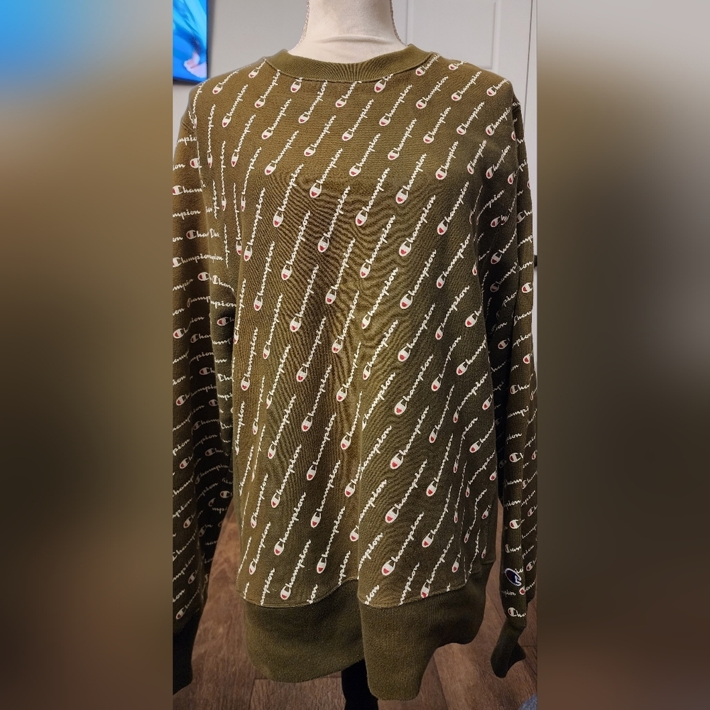 Preowned‎ Champion, size medium, men's pullover crew sweatshirt